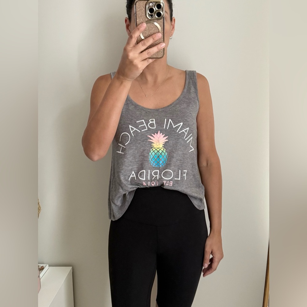 ⭐️ NWOT Miami Beach Grey Tank Top Small.